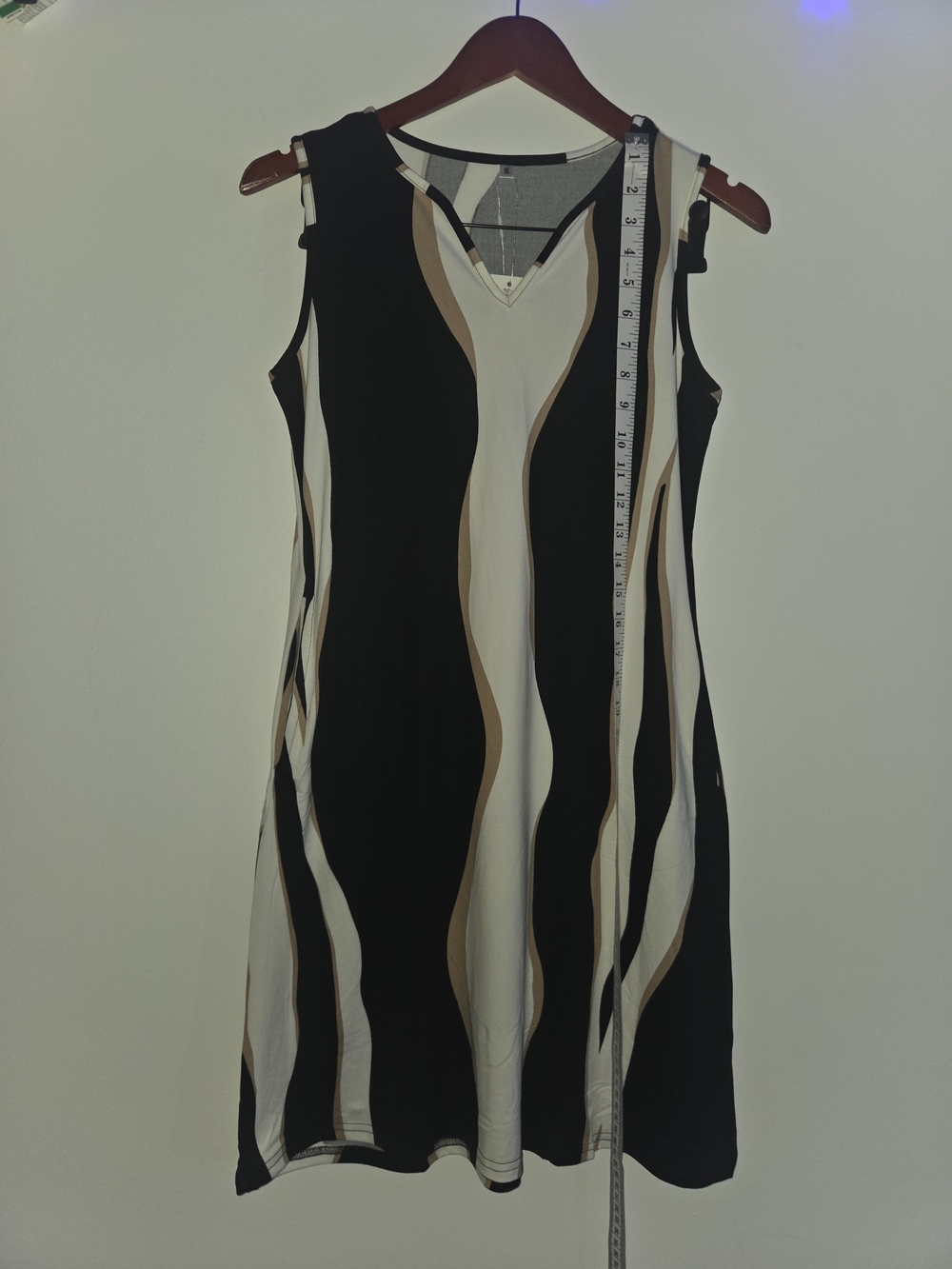 Sleeveless V-Neck Wave Stripe Dress in Black, White & Tan - With Pockets!